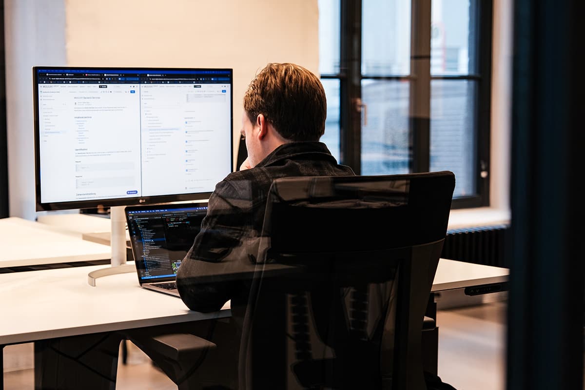 William Reetz arbeitet an der technischen Umsetzung der PandAktiv App