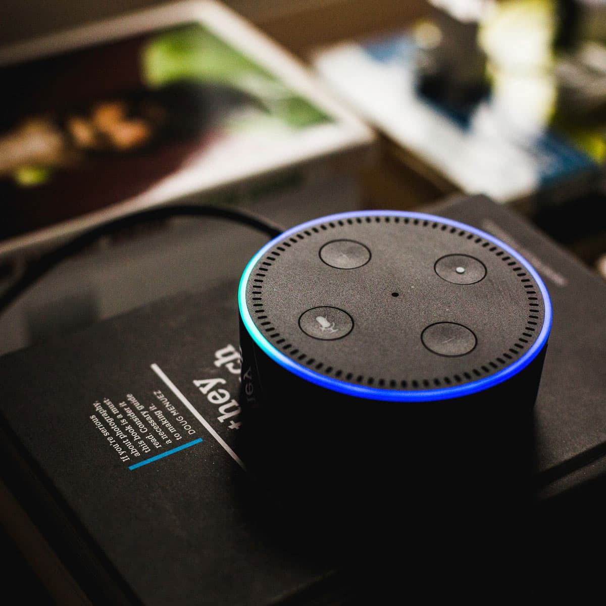 Amazon Echo Sprachassistent mit aktivem Lichtring für Voice Commerce
