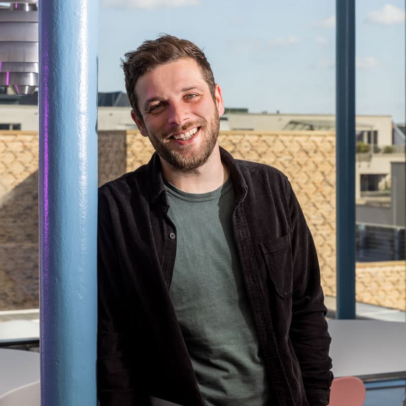Matthias Fänger, Director Frontend & Experience bei MUUUH!, im Interview auf der Dachterrasse des Osnabrücker Büros