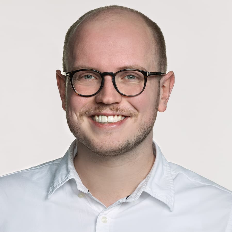 Dr. Julian Dreyer