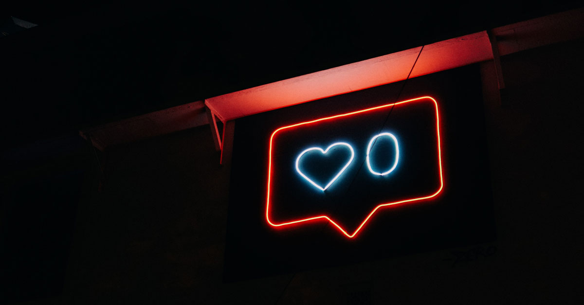 like-neon-sign-heart