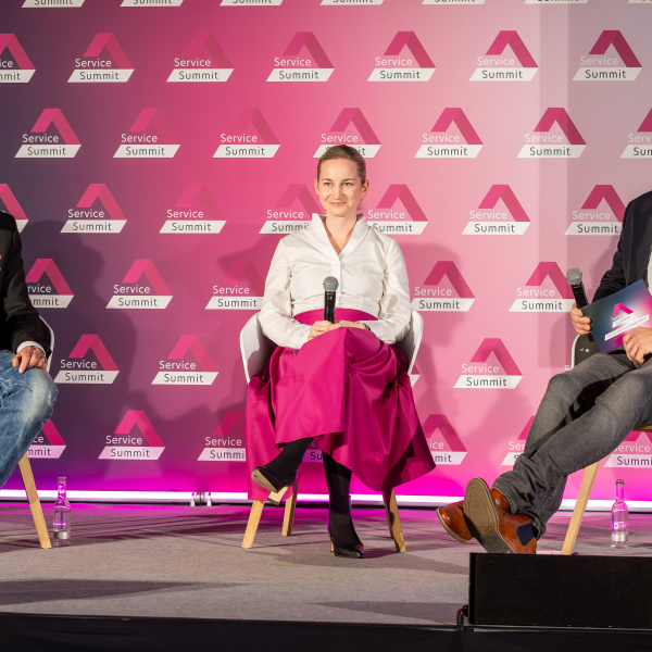 Panelisten beim Service Summit.