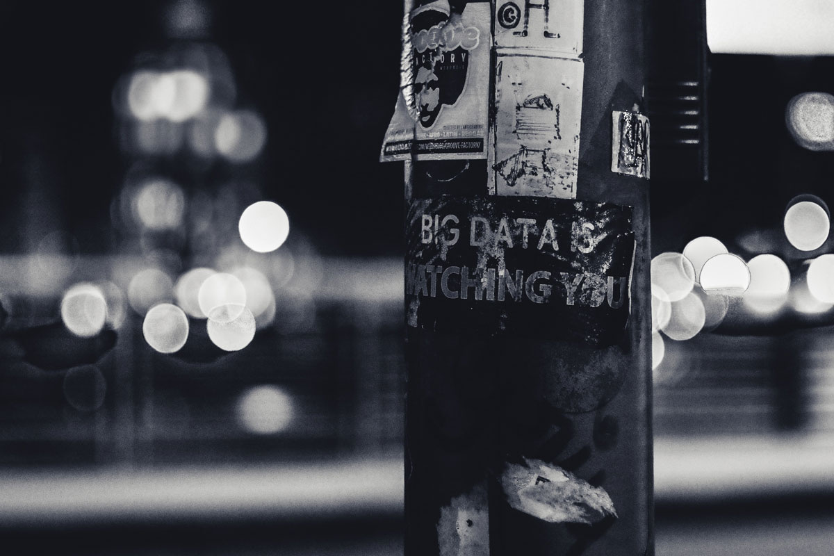 big-data-aufkleber-an-laterne