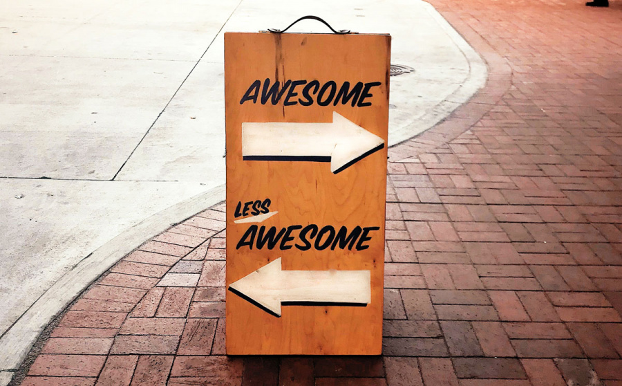 holzschild-awesome-pfeile