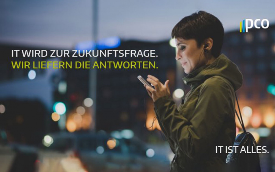 Woman with Phone PCO IT ist alles.