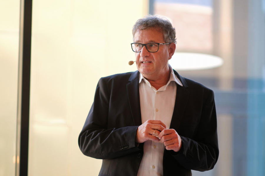 Speaker Marcus Deutsch bei der Digital Sales Night von MUUUH!