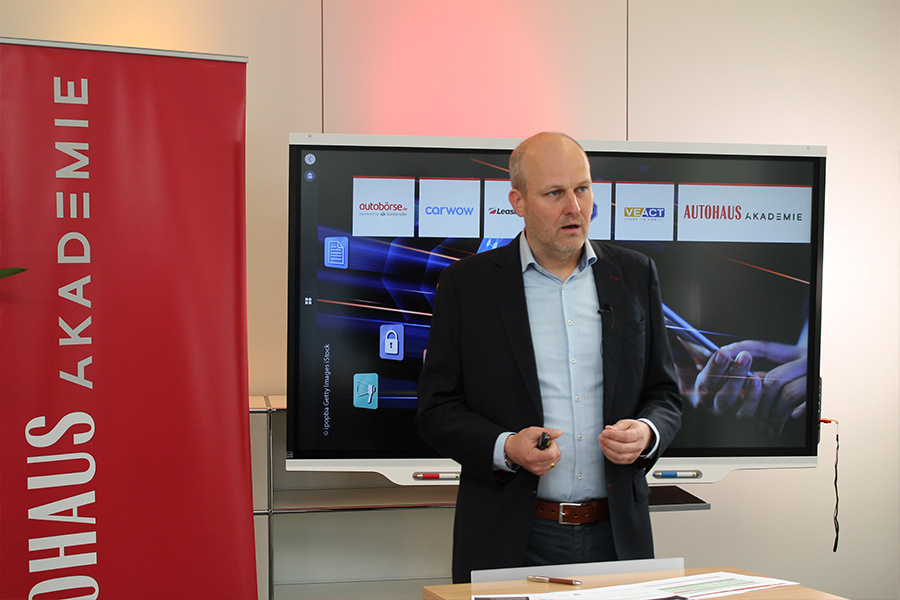 Christian Stallkamp von MUUUH! Consulting hält einen Vortrag