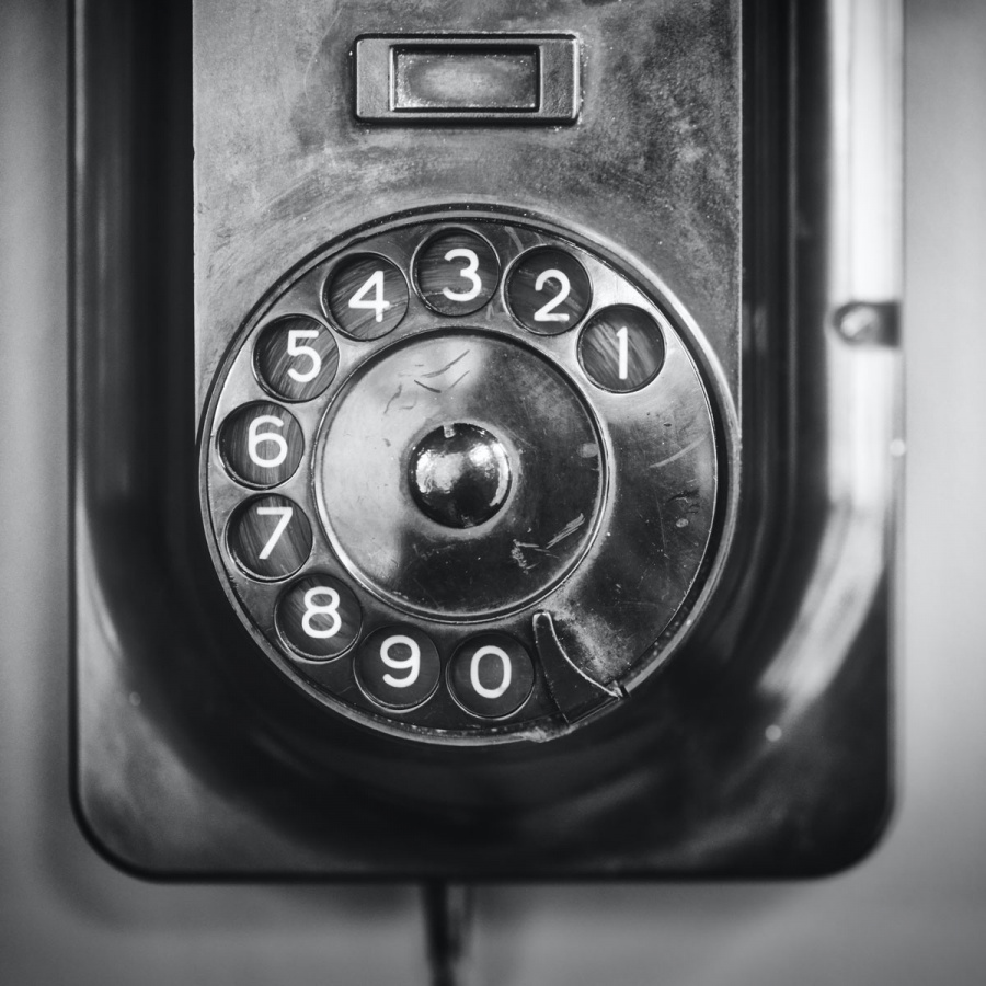 Wählscheibe eines alten Telefons