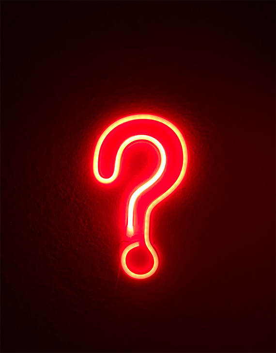 Symbolbild - Rotes Neon Fragezeichen